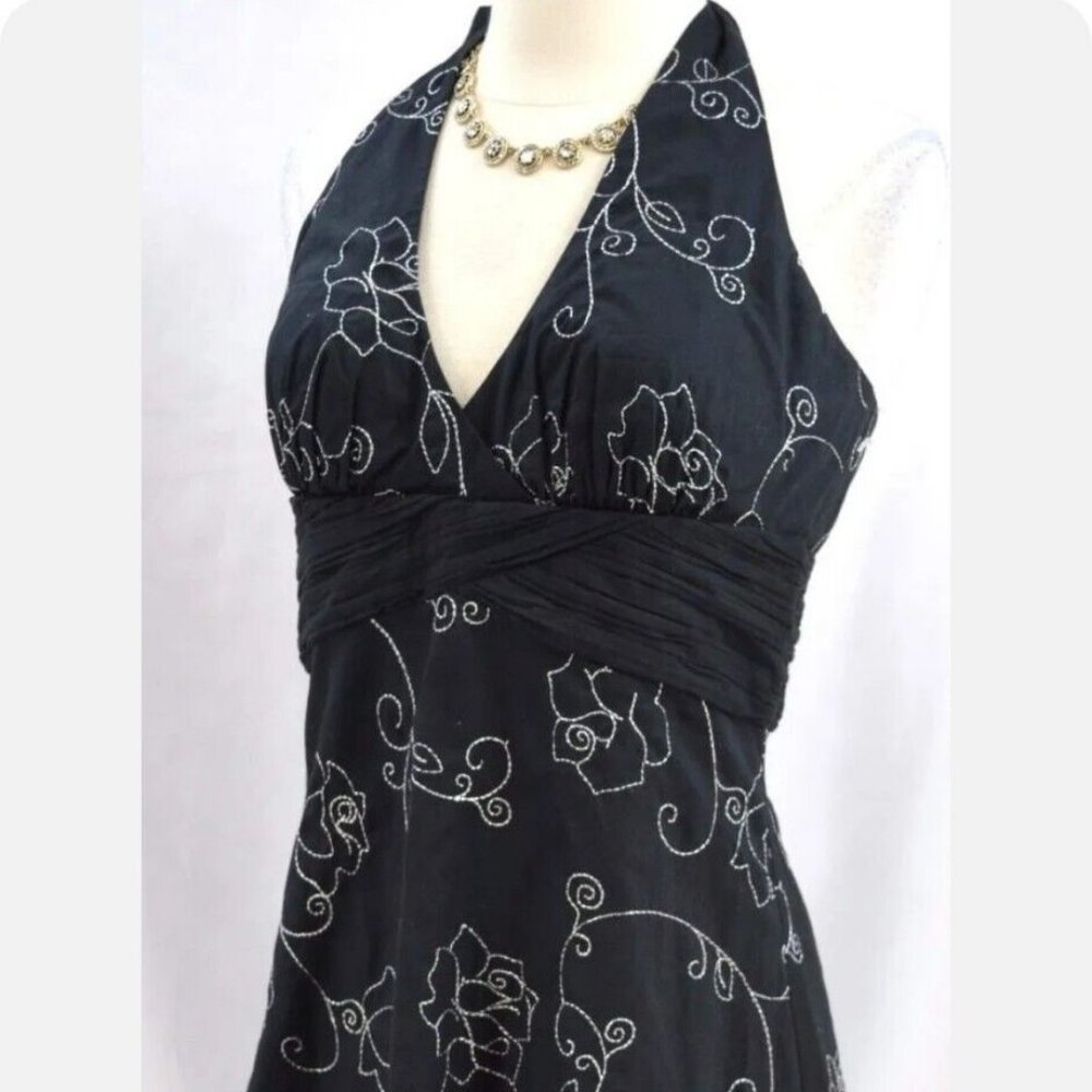 WHITE HOUSE BLACK MARKET COTTON Silver EMBROIDERED HALTER DRESS Fit Flare SIZE 4